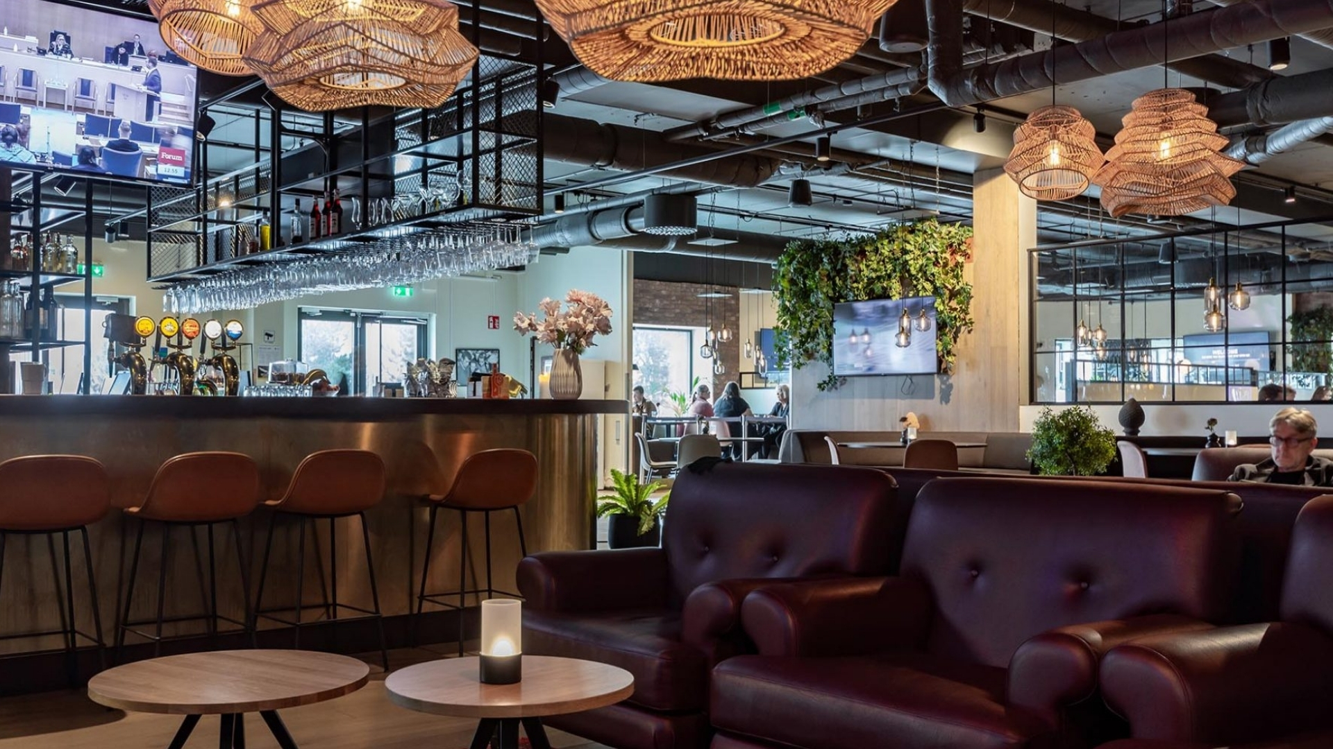 Lobby and restaurant