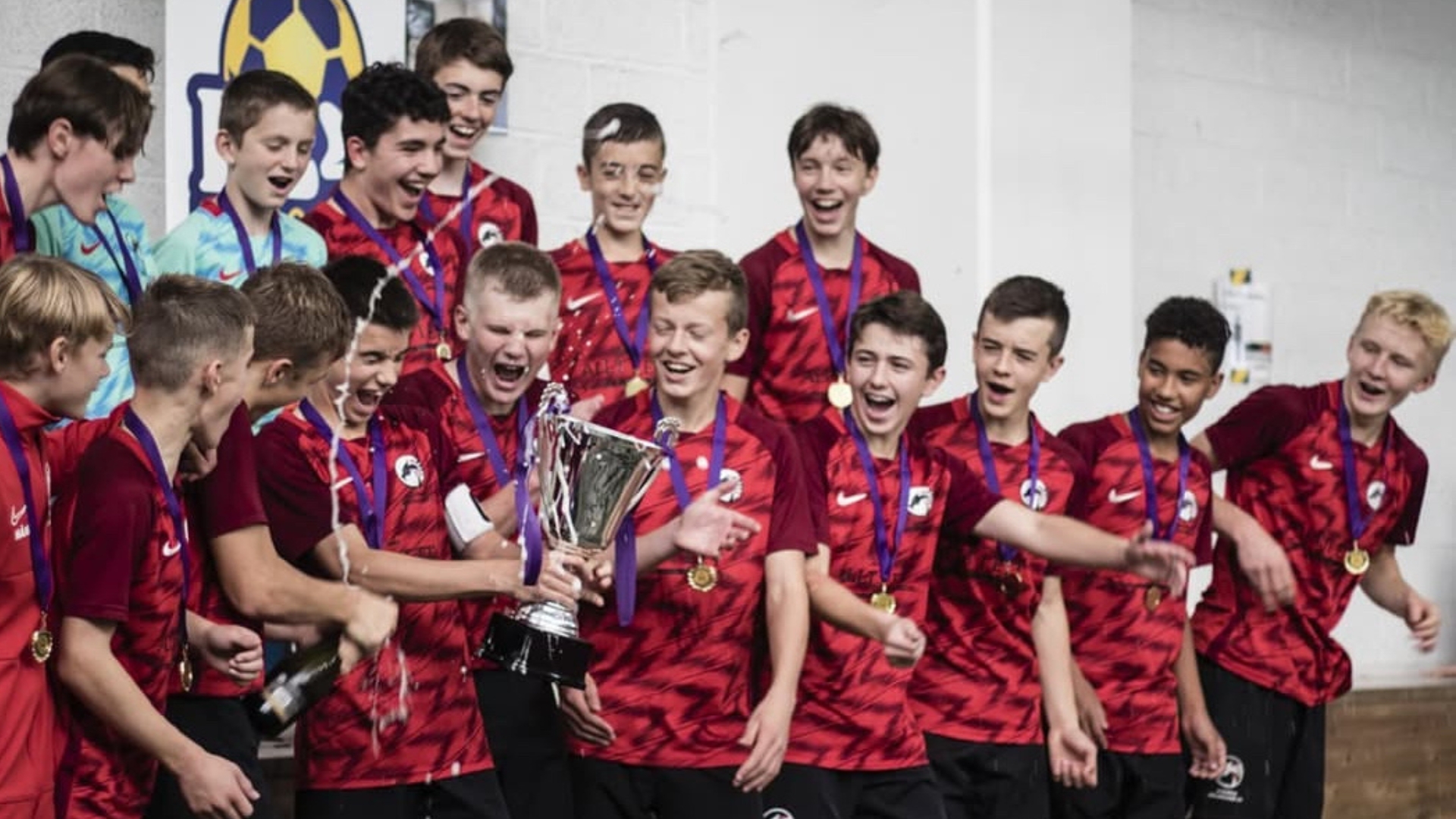 Fotbollscup firande lag